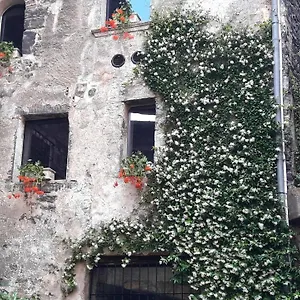 https://casa-isola.it-lombardy.com